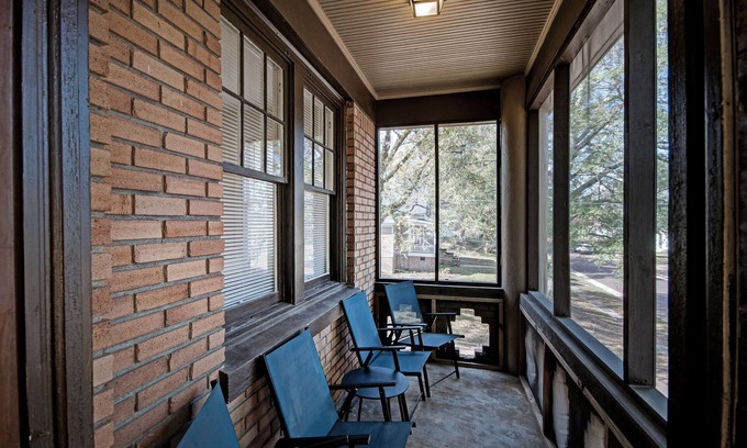 Clinton Apartment | Apartment in the Heart of Historic Clinton