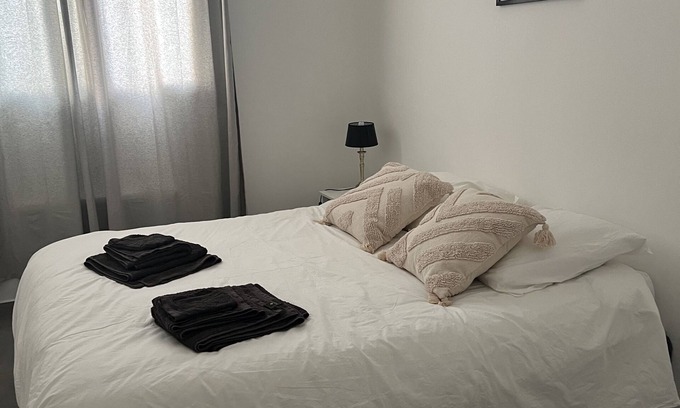 Saint-Pierre Apartment | Apartment in the la timone district