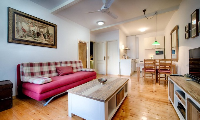 Komiza Apartment | Apartment in the XVIII century house/villa, next to the sea, in Komiza (Vis)