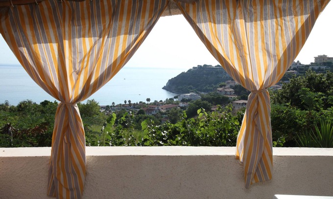 Santa Maria House | Apartment in Three-Family Villa with Large Balcony with Sea View "OPUNTIA"