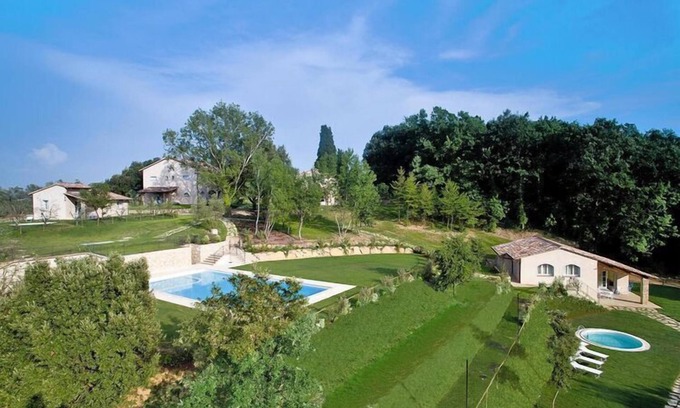 Gambassi Terme House | Apartment in Tuscany with Pool & Golf