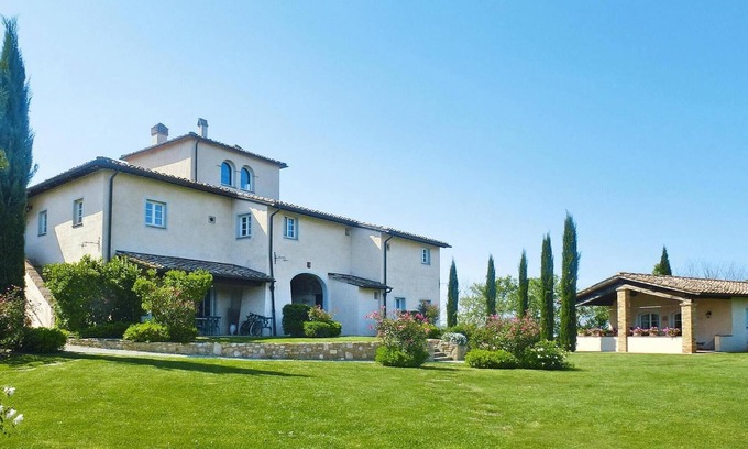 Gambassi Terme House | Apartment in Tuscany with Pool & Golf Access