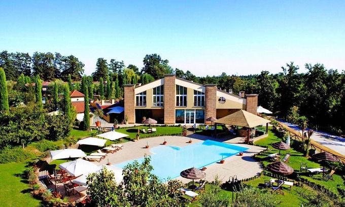 Fucecchio Apartment | Apartment in Vinci with Pool & Wellness