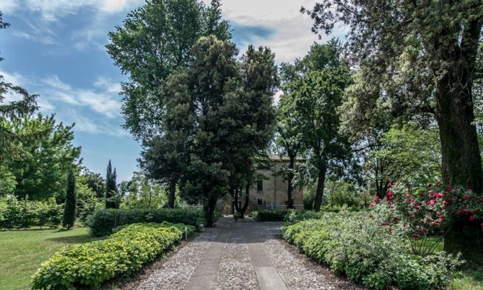 Massa Castello Apartment | Apartment in Villa D Epoca