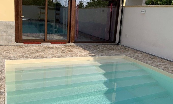 Lendinuso Apartment | Apartment in villa with swimming pool 700m from the sea