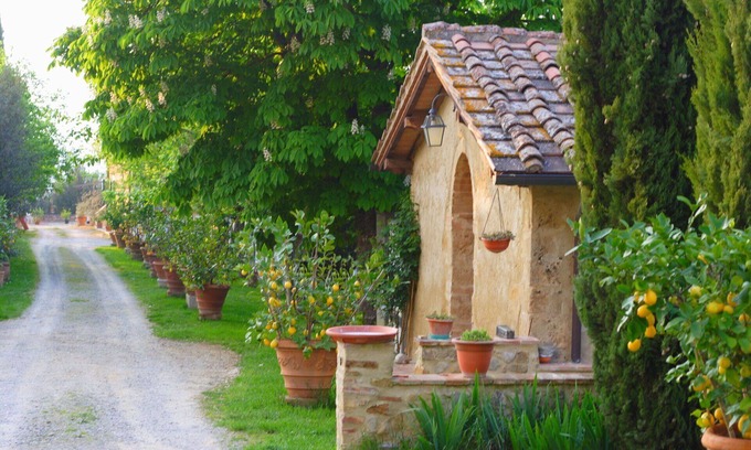 Poggibonsi Villa | Apartment in villa with pool, WIFI, TV, patio, panoramic view, parking, close to San Gimignano