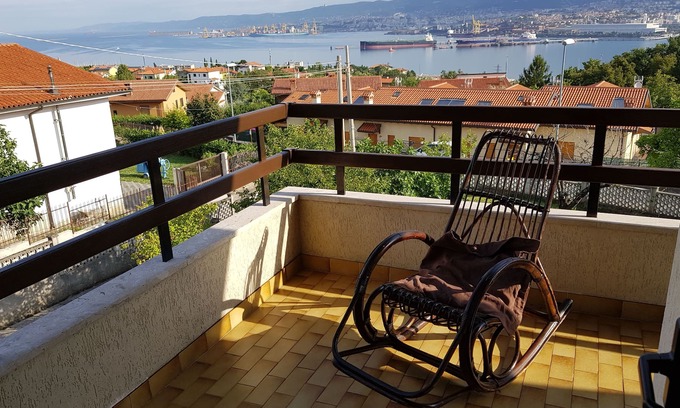 Muggia Villa | Apartment in villa with garden