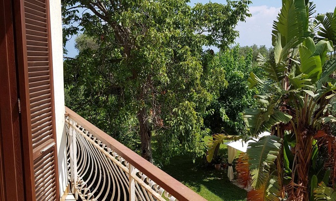 Briatico Apartment | Apartment in Villa with large Garden - 5 min from the sea -15 from Tropea