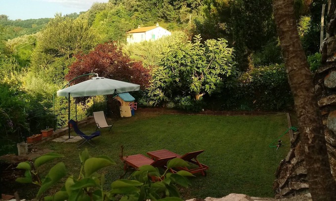 Cerri House | Apartment in villa with garden 2 km from Lerici Cin IT011002C28L2HXXJT