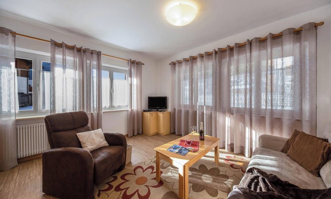 Pera Apartment | Apartment 'Ciasa Piaz de Pavarin' with Mountain View, Shared Garden & Wi-Fi