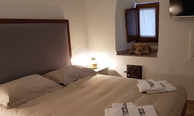 SantʼAgata di Puglia Apartment | Apartment 'Cafuorchie - Arco Pronti' with Mountain View, Wi-Fi and Air Conditioning