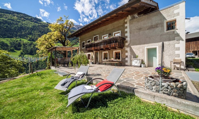 San Leonardo in Passiria Apartment | Apartment “Familienwohnung” in “Schildhof Ebion” with Mountain View, Wi-Fi & Garden