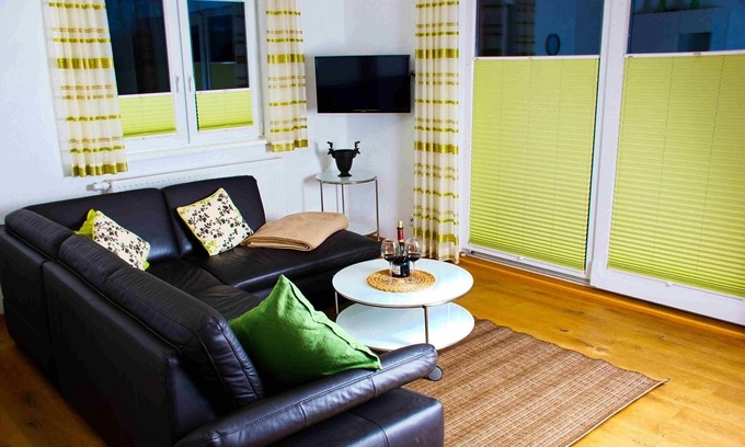 Sababurg Apartment | Apartment 'Jägerstube' with Shared Garden, Balcony and Wi-Fi