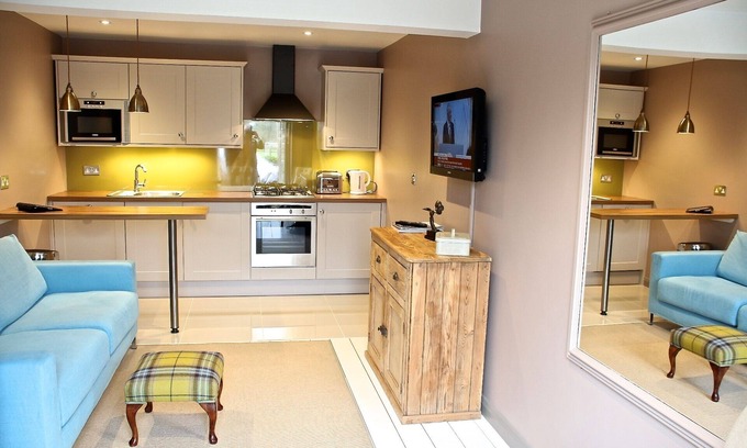 Quidhampton Apartment | Apartment Just Minutes from Salisbury & Stonehenge with Countryside Views