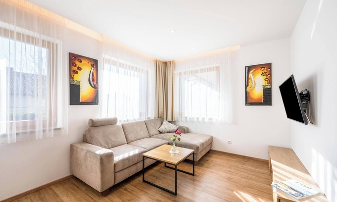 Naz Apartment | Apartment "Klementhof App Nr 1" with Mountain View, Pool, Wi-Fi, Balcony & Garden