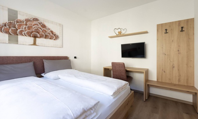 Rifiano Apartment | Apartment "Kleon 1" with Mountain View, Shared Pool & Wi-Fi