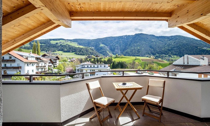 Villa Apartment | Apartment 'Krämerhof Apt Aferer Geisler' with Mountain View, Shared Garden and Wi-Fi