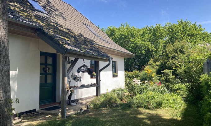 Kroepelin Apartment | Apartment 'Krueselwind' with Private Terrace, Shared Garden and Wi-Fi