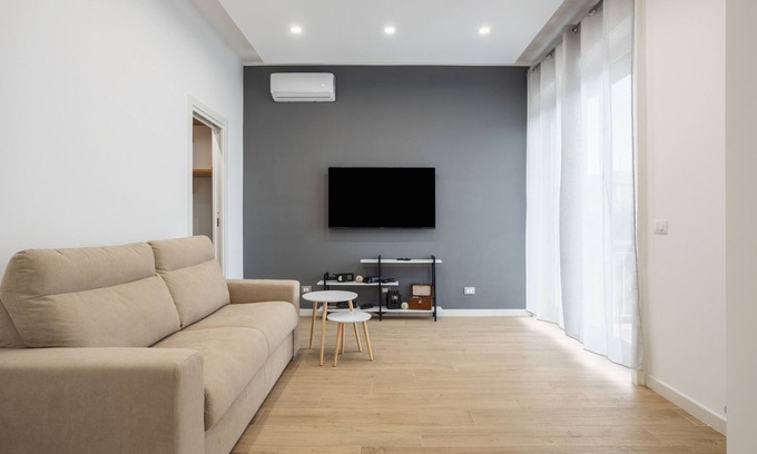 Isola delle Femmine House | Apartment 'La Casa Di Simone' with Shared Garden, Wi-Fi and Air Conditioning