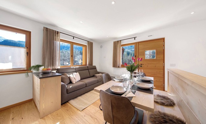 Borca di Cadore Apartment | Apartment 'La Casa Di Hilde' with Mountain View, Private Terrace and Wi-Fi