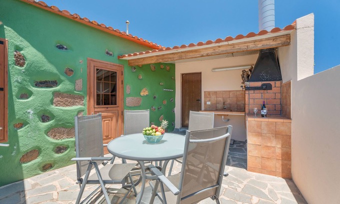 Las Casas Apartment | Apartment 'La Casa Verde' with Sea View, Wi-Fi and Air Conditioning