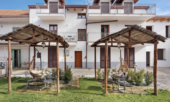 Bomerano Apartment | Apartment 'La Dimora Dei Nonni' with Mountain View, Wi-Fi and Air Conditioning
