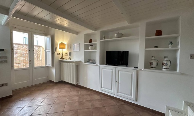 Vico Equense Apartment | Apartment 'La Dolce Pausa' with Mountain View, Wi-Fi and Air Conditioning