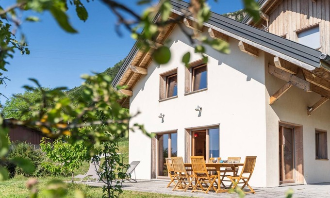 Montagnole Cottage | Apartment 'La Grange Aux Ecureuils 4 Pers' with Mountain View, Private Terrace and Private Garden