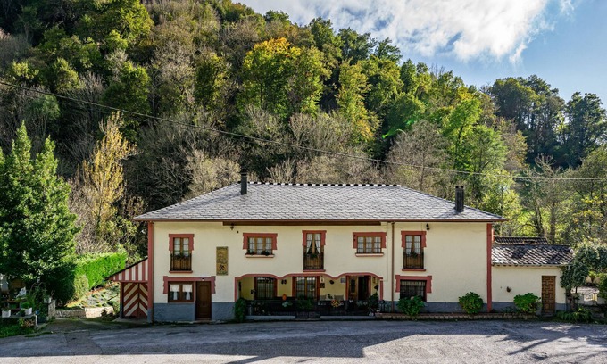 Villacibran Apartment | Apartment 'La Pescal' with Mountain View, Shared Pool and Wi-Fi