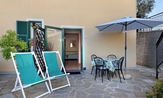 Finale Ligure Apartment | Apartment 'La Realidad 1' with Shared Pool, Wi-Fi and Air Conditioning