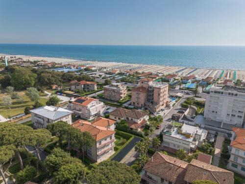 Lido di Camaiore Apartment | Apartment La Sirenetta by Interhome