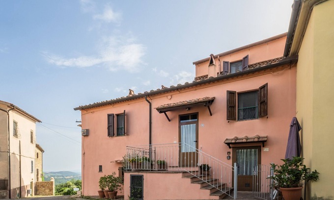Poderetto Apartment | Apartment "La Tana della Volpe" with Mountain View, Private Garden & Wi-Fi