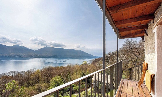 Gonte Apartment | Apartment 'La Torretta Di Mozzola' with Lake View, Private Terrace and Wi-Fi