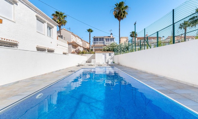 Torrevieja Apartment | Apartment 'Las Calas Deluxe B' with Shared Pool, Private Terrace and Wi-Fi