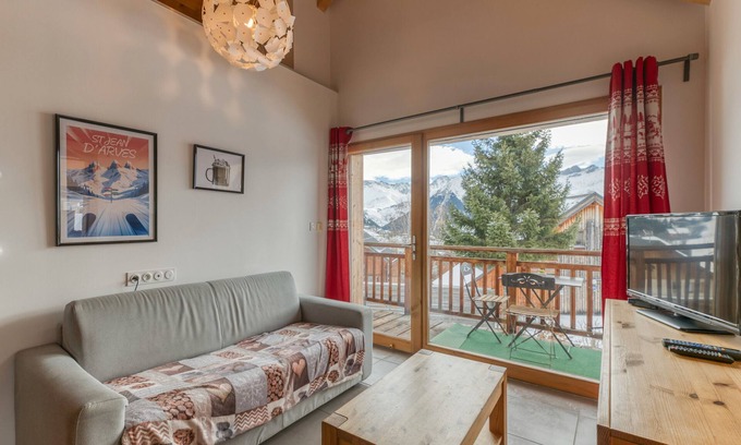 Saint-Jean-d'Arves Apartment | Apartment 'Le Dahut' with Mountain View, Shared Terrace and Wi-Fi