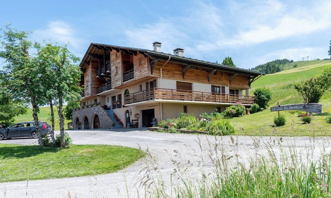Cohennoz Apartment | Apartment 'Le Lachat' with Mountain View, Shared Terrace and Wi-Fi
