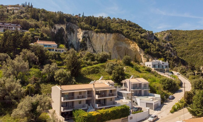 Apolpaina Apartment | Apartment 'Lefkadia's Bayview 2' with Sea View, Wi-Fi and Air Conditioning