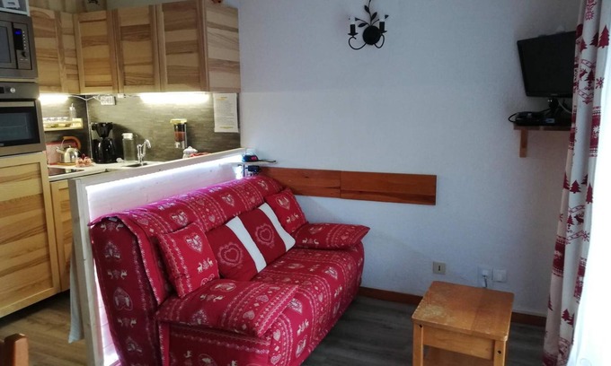 Le Praz de Lys Apartment | Apartment 'Les Pralyssimes' with Mountain View, Private Terrace and Wi-Fi