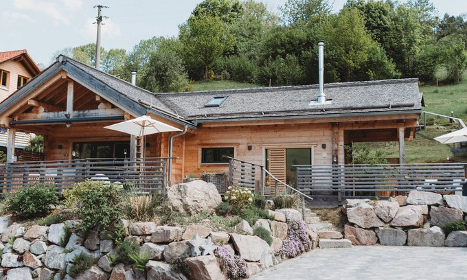 Neuenweg Apartment | Apartment 'Lieblingsort Chalet Lavendel' with Mountain View, Private Terrace and Wi-Fi
