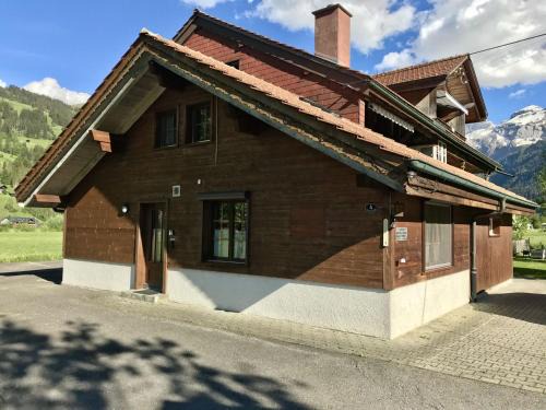 Lenk Apartment | Apartment Lischenhaus 2 - Wohnung Flösch by Interhome