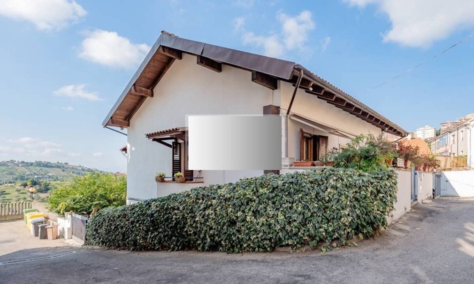Chieti Apartment | Apartment located a stone's throw from the historic center of Chieti, with parking.