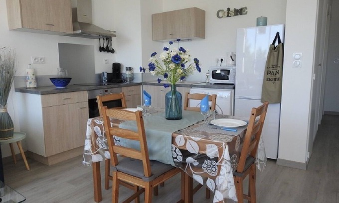 Jonzac Apartment | Apartment located on the ground floor of a small residence with four