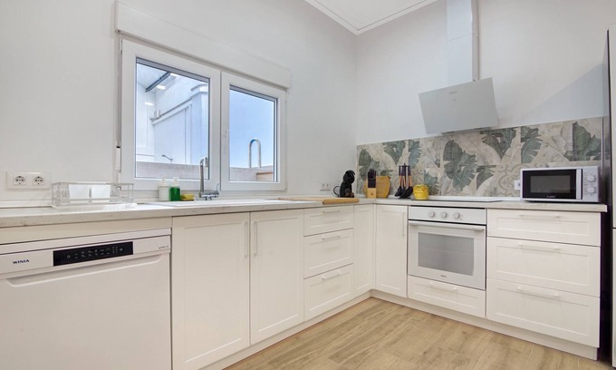 Gandia Apartment | Apartment 'Lope De Vega Bajo' with Private Terrace, Wi-Fi and Air Conditioning