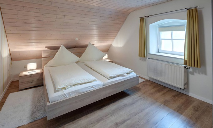 Gerabronn Apartment | Apartment 'Löwenzahn' with Shared Terrace, Shared Garden and Wi-Fi
