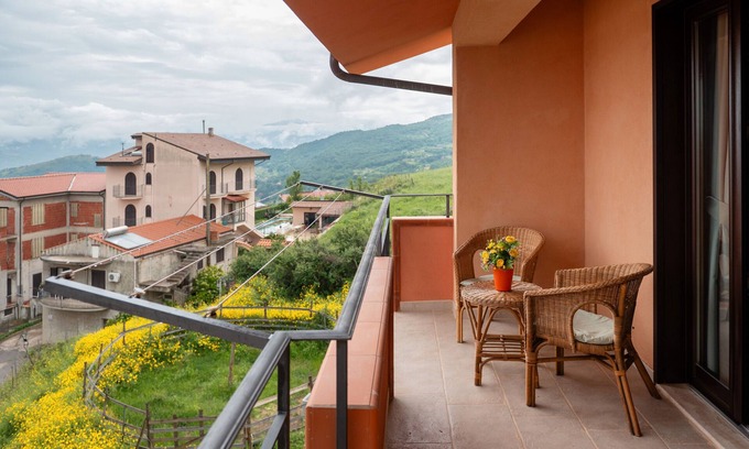 Tusa Apartment | Apartment 'Luna Piena' with Sea View, Wi-Fi and Air Conditioning