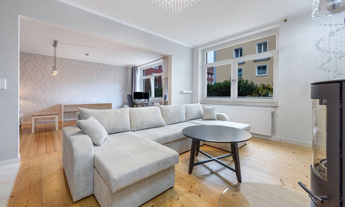 List Apartment | Apartment 'Möblierte Luxuswohnung Mit Kamin' with Wi-Fi