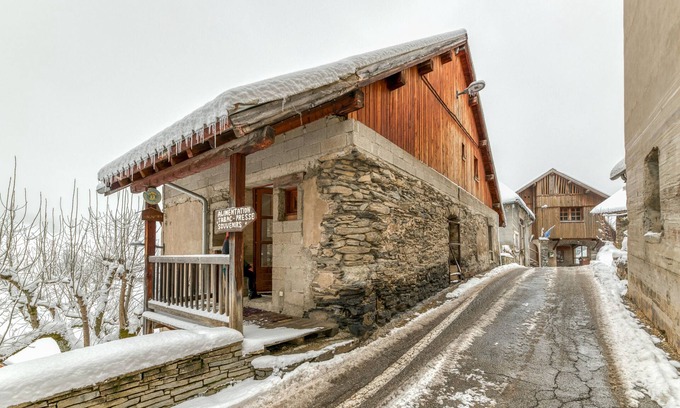 Villard-Reculas Apartment | Apartment "Magnimon 2 - The Rustic Charm" with Mountain View, Private Terrace and Wi-Fi