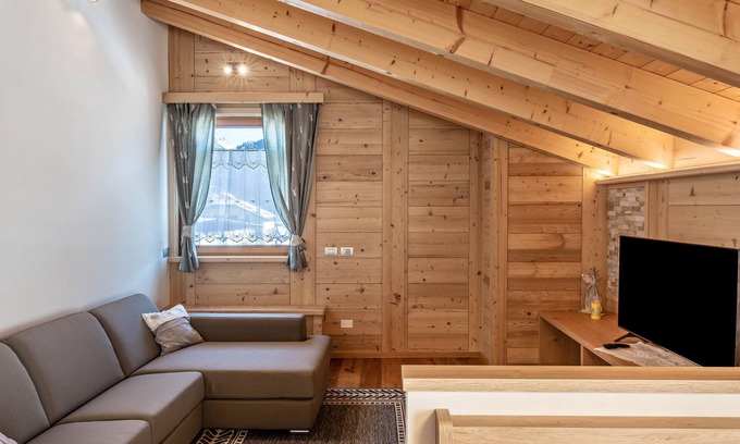 Vigo di Fassa Apartment | Apartment 'Majon De Rita' with Mountain View, Whirlpool and Wi-Fi