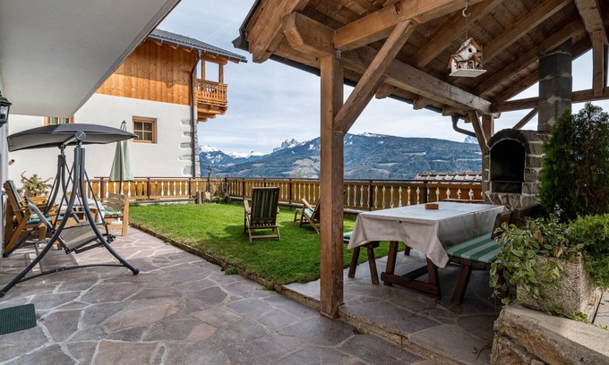 Albions Apartment | Apartment 'Malsötscherhof A' with Mountain View, Private Terrace and Wi-Fi