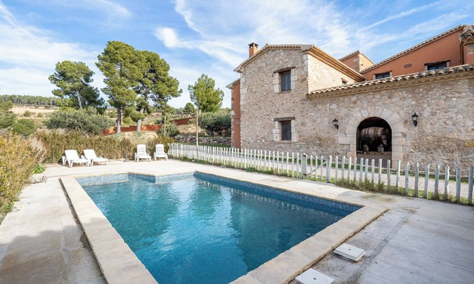 Torrelles de Foix Apartment | Apartment 'Mas Colom-Can Cruset' with Mountain View, Private Pool and Wi-Fi